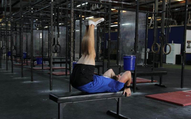 زیرشکم پاصاف روی نیمکت